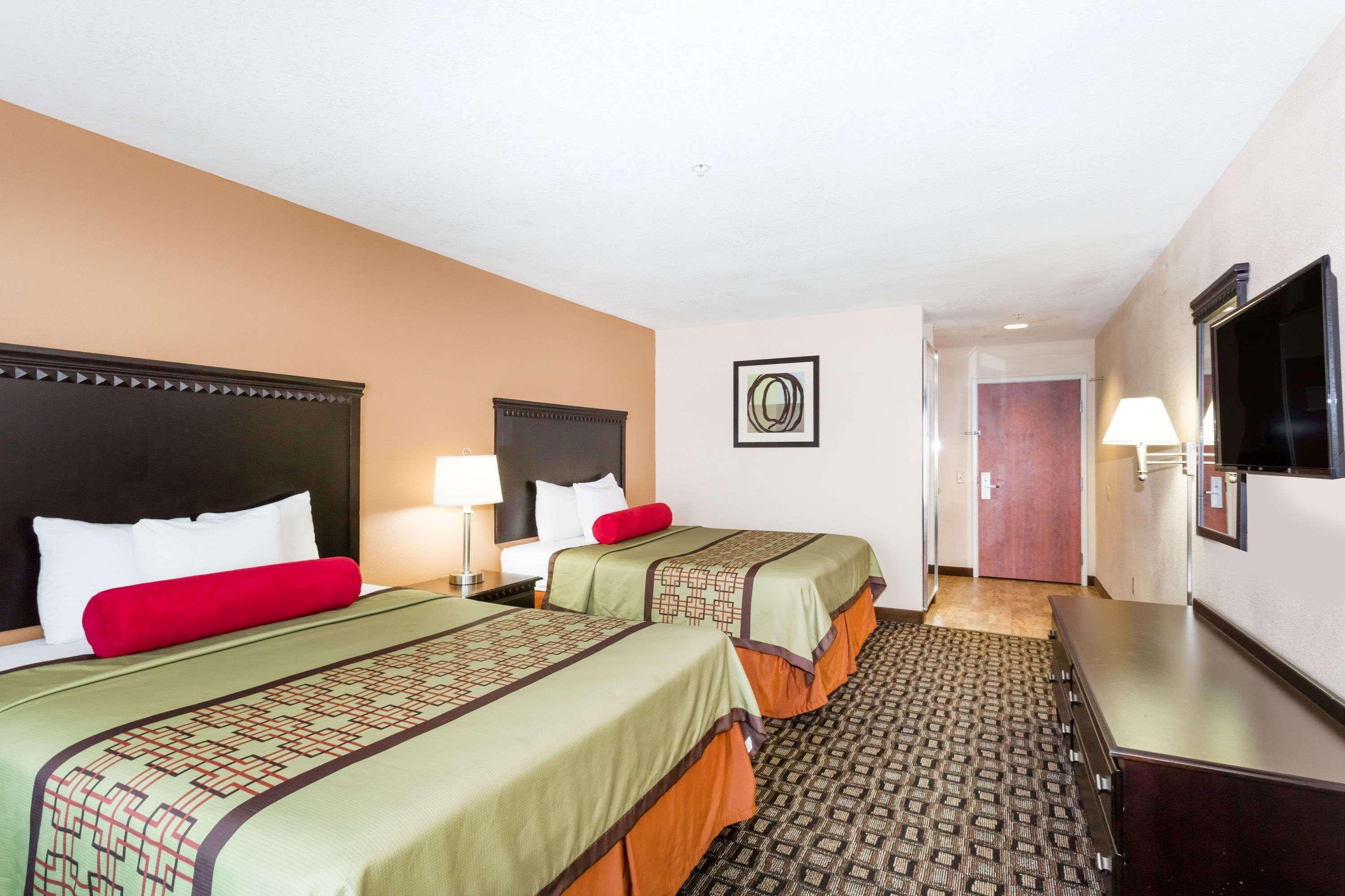 Days Inn & Suites By Wyndham Savannah North I-95 Port Wentworth Dış mekan fotoğraf