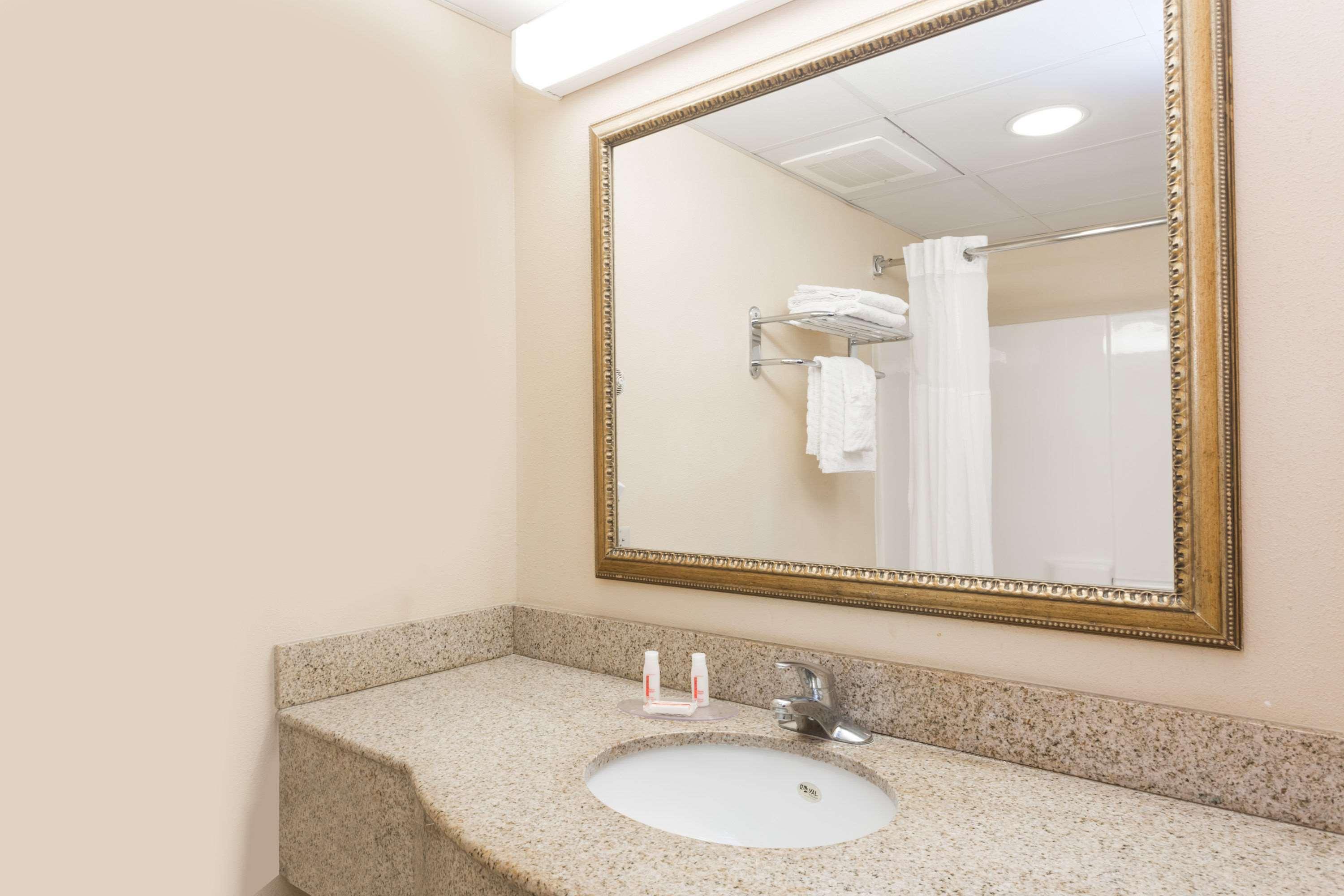 Days Inn & Suites By Wyndham Savannah North I-95 Port Wentworth Dış mekan fotoğraf